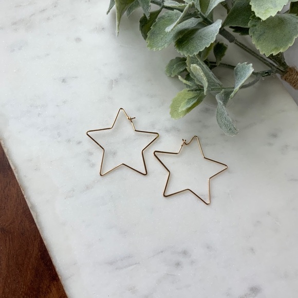 The Mini Arielle - Dainty Wire Star Earrings - Picture 5 of 5
